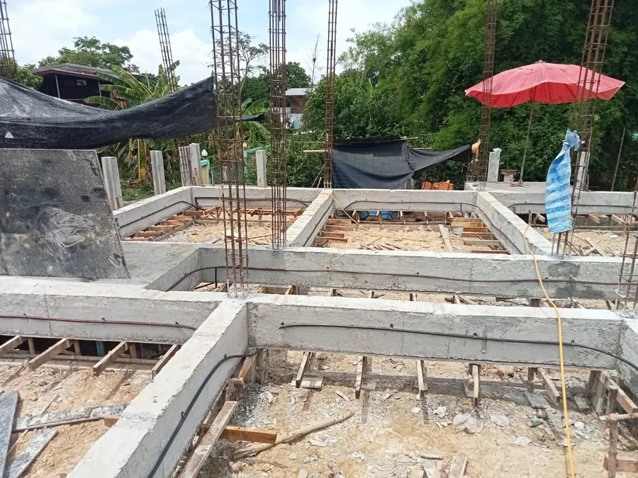 ฉีดดินกันปลวกรอบคานก่อนเทพื้น บ้านสร้างใหม่ จ.นครสวรรค์ — ทีมช่างโฮมบัคเซ็นเตอร์
